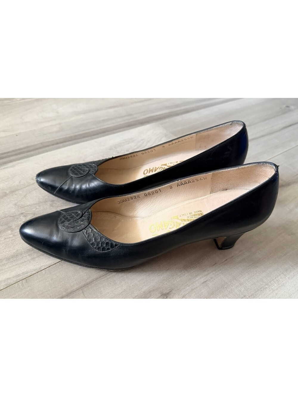 SALVATORE FERRAGAMO Sz 8 AAAA Black Leather Classic Pumps Heels Worn See Photos